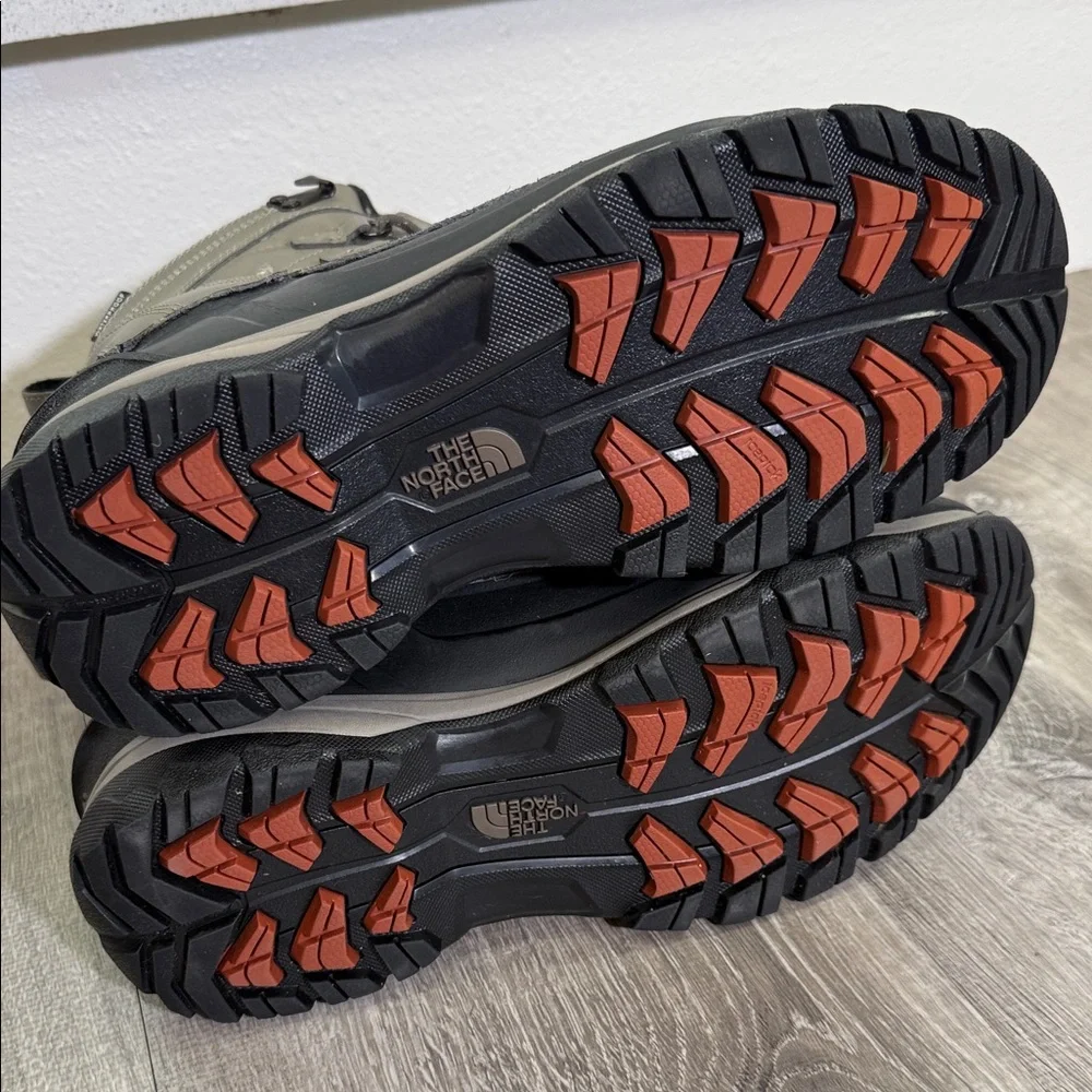 The North Face Men's Beige and Black Snow Boots